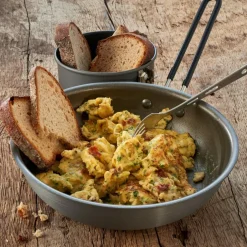 TREK'N EAT RÜHREI MIT ZWIEBELN - Outdoor Essen